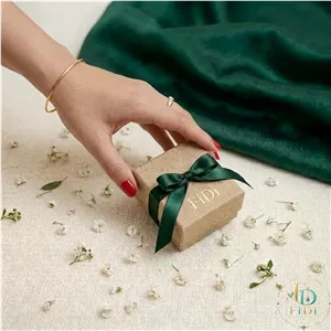 دستبند النگویی ژوپینگ طلایی ظریف با دو انتهای باز گوی دار