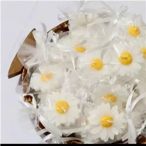 گیفت عقد عروسی نامزدی شمع بابونه بسته ی70 عددی