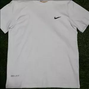 تیشرت نایک  سفید فلامنت  تایلندی درجه یک