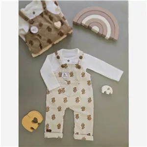 ست پیراهن شلوار پیشبندی و بادی بیسکوئیتی نوزادی نسکافه ای کرم نباتی
