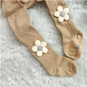 جوراب شلواری نوزادی دخترانه طرح گل بابونه کبریتی پنبه ای