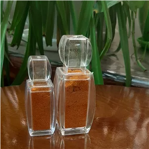 پودر زعفران اقتصادی که از پودر ریشه زعفران و زعفران میباشد 10 به 2 هست یعنی 10 برابر ریشه زعفران و 2 برابر زعفران سرگل