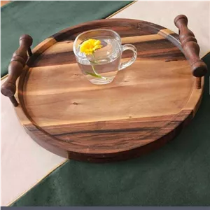 سینی چوبی با چوب گردو سایز کار 30 سانت با دسته چوبی  قطر کار 2،5 تمیز و مرتب 