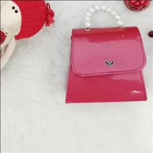 کیف دستی چرم قرمز