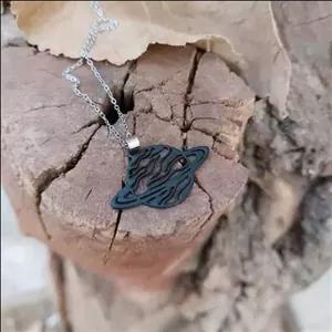 گردنبند زحل مشکی