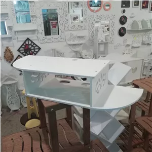 شلف زیر تلویزیون  جای گیرنده دیجیتال وای فای  اسکیتی همراه با گیره های مخصوص نصب به دیواربا ورقهای محکم ضد آب 
