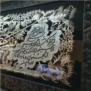 تابلو قلمزنی مسی وان یکاد با قاب پی وی سی زنبوری زد خش در سایز 70در40 