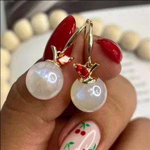 گوشواره جواهری زنانه طرح مروارید مدل گیلاسی ضد حساسیت رنگ ثابت 