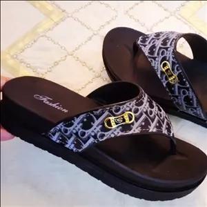 دمپایی انگشتی زنانه طرح دیور نیکتا