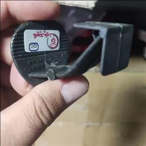 قلاب موکت کف صندوق 405 و پارس