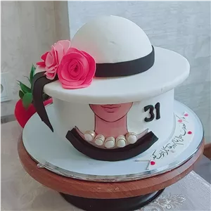 کیک زنانه کلاه دار لاکچری