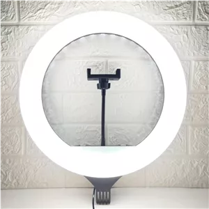 رینگ لایت قطر 36 به همراه پایه 2.10 سانتی متری مناسب تولید محتوا عکاسی سالن ارایشی و... همراه با ضمانت (پس کرایه)