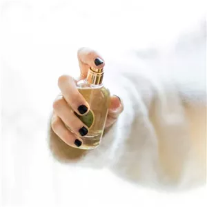 عطر و خوش بو کننده مو