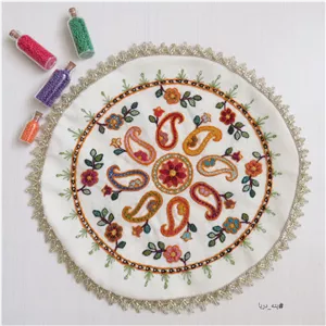 پته دوزی رومیزی کوچک،گرد دایره ای،دستدوز سنتی،سوزن دوزی پته دریا،هنر و صنایع دستی سوغات کرمان،هدیه مهمان خارجی،دکور سنتی 