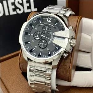 ساعت دیزل مردانه بنداستیل نقره ایی صفحه مشکی شاخ دار تقویم دار حک برند دیزل باطری اضافی کد 2758