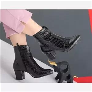 نیم بوت چرم ورنی شطرنجی