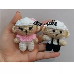 عروسک ببعی بافتنی عروس وداماد درغرفه بافتنی قیمت دونه ای هست .در رنگ لباس دلخواهت سفارش بده..