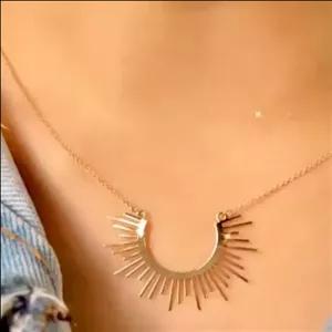 گردنبند نقره 925 عیار خورشید تابان روکش طلا 