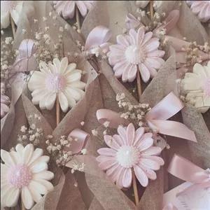 شمع بابونه دسته گل یک عدد بابونه گیفت شمع گیفت بابونه