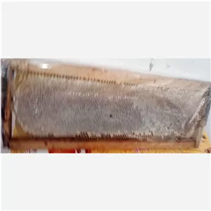 عسل موم دار خلخال با قالب های متفاوت بالاتر از کیلو هست 