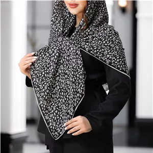 روسری طرح دار سیا اسکارف قواره 140 چرخ دوز