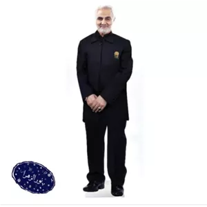 ماکت نمایشگاهی شهید حاج قاسم سلیمانی در لباس خادمی