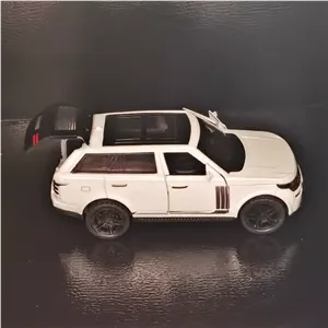ماکت ماشین فلزی رنجرور رنگ سفید طول 12 سانتیمتر 