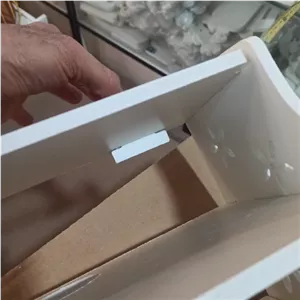 شلف زیر تلویزیون جدید  جای ریسیور و  گیرنده دیجیتال همراه با دو عدد گیره مخصوص نصب به دیوارسه طبقه با ورقهای محکم ضد آب 