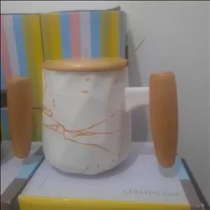 ماگ سرامیکی مدل ماربل دسته بامبو قاشق دار در دو رنگ مشکی و سفید 