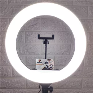 رینگ لایت قطر 36 به همراه پایه 2.10 متری 45 وات قابلیت T شو مناسب عکاسی سالن ارایش کیفیت نور دهی عالی (پس کرایه)