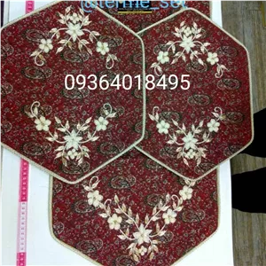 سه تکه مبلی روی ترمه قرمز