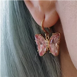 گوشواره پینترستی پروانه کریستال صورتی برند آی آم