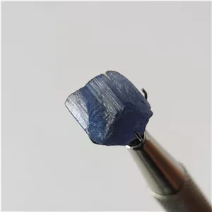 راف کریستالی سنگ تانزانیت (تانزانایت) معدنی تانزانیا