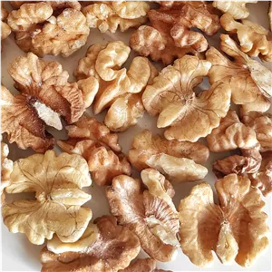مغز گردو سفید لوکس ایرانی امساله نیم کیلویی داهمان (تویسرکان)