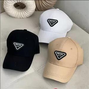 کلاه گپ طرح  PRADA. جنس کتان  . مناسب چهار فصل. از 10  سال به بالا. 