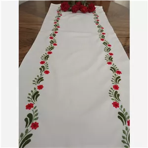 رانر گلدوزی شده بهاری یه کار شیک که روی پارچه کتان و با نخ پنگوئن گلدوزی شده