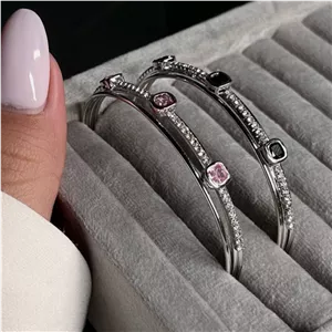 دستبند النگویی و بنگل زنانه طرح جواهری طرح سه مربع نگین رنگ ثابت