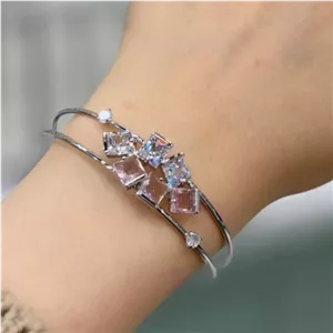 دستبند النگویی و بنگل زنانه طرح جواهری طرح نگین مربع دو لاین تنوع طرح رنگ ثابت کد gy