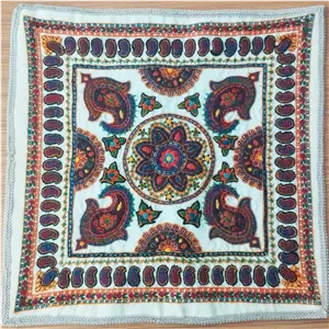 رومیزی پته دوزی آستر دوزی و نوار دوزی شده ابعاد 50در 50سانت 