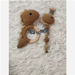 جغجغه دایناسوربافتنی وبند پستونک(دستبافت.).درغرفه بافتنی پونه.. صدایی بلند کیفیتی عالی قیمتی پایین..دررنگدلخواهت میبافم 