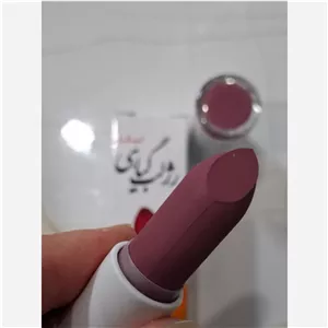 رژلب طبیعی (کالاسی مایل به قرمز)