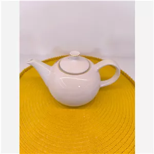 قوری چینی سفید لب طلا مقصود سایز متوسط (پس کرایه)