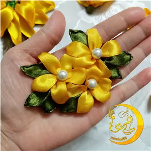 اپلیکه یا پنل لباس روباندوزی شده طرح شکوفه های پنج پر- گل تزئینی- کاملا کار دست