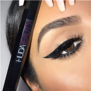 خط چشم ماژیکی مشکی هدی بیوتی Huda Beauty
