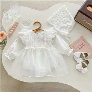 بادی و پیراهن رویه حریر و تور و کلاه دانتل. وارداتی. فوق العاده زیبا و محشره. سایز تا 2 سال 