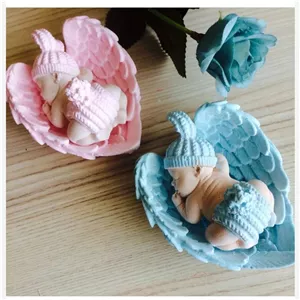 گیفت نوزاد روی بال فرشته