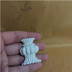 یک عدد بیس خام گلدان مینیاتوری ، گلدون کوچک ، مجسمه گلدان پشت تخت ، گلدون سنگی ،گیفت گلدون ، گیفت گلدان بتنی ،گلدان گیفت