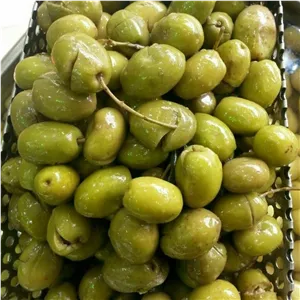 زیتون شکسته  رودبار خوش رنگ  در ظرف6 کیلویی وزن خالص (پس کرایه)
