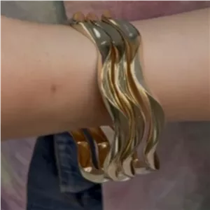 النگوی زنانه مشابه طلا طرح فیوژن مارپیچ آینه ای رنگ ثابت کد gy (پس کرایه)