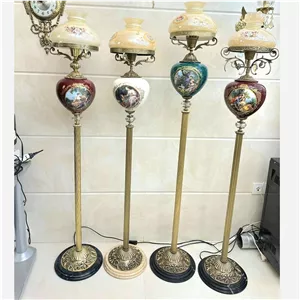 آباژور لمپا چینی برنز ایستاده کنار سالنی برنز لنتر برنزی شمعدان کنار سالنی برنجی چراغ آنتیک (پس کرایه)
